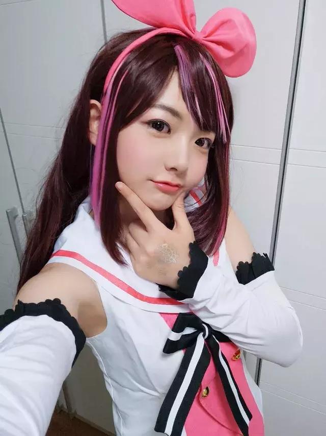 Cosplay 美少女 Kizuna Ai 绊爱 樱群